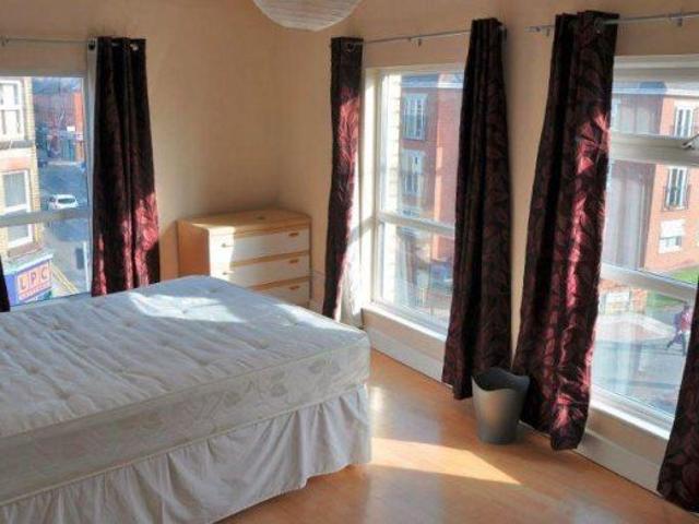 House for rent in Calderstones
