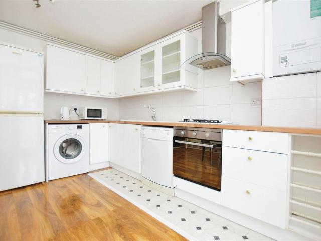 Apartment for rent in London Borough of Merton, Mitcham
