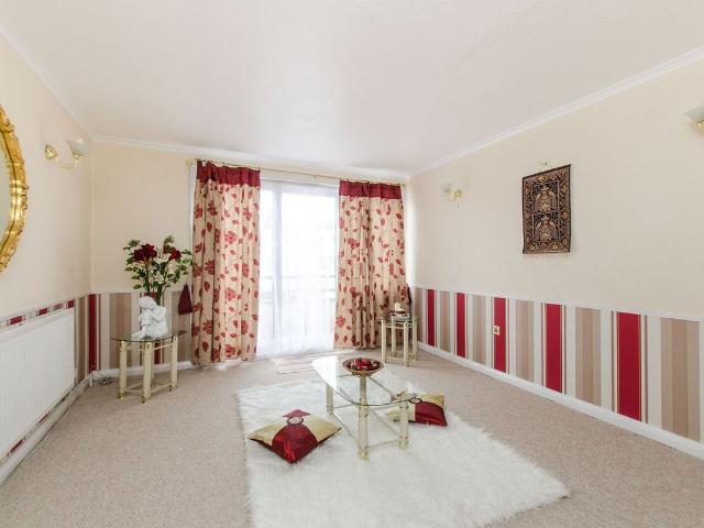 Apartment for rent in London Borough of Merton, Mitcham