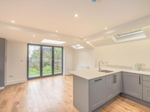 Apartment for rent in Earlsfield, Greater London