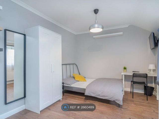 Studio for rent in Barnwell, Arbury