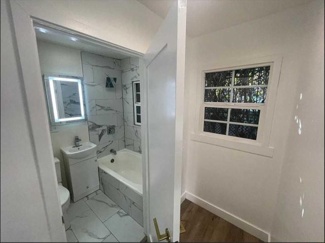 Apartment for rent in Canoga Park, California