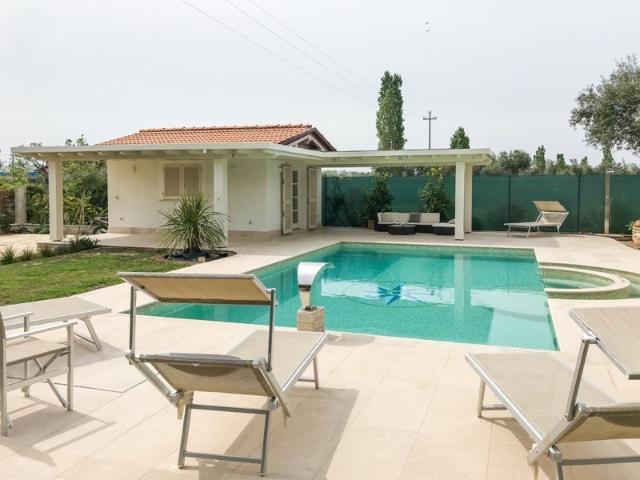 Villa Indipendente in affitto a Crociale, Tonfano