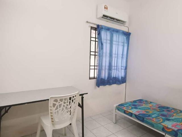 Room for rent in Petaling, Alam Impian