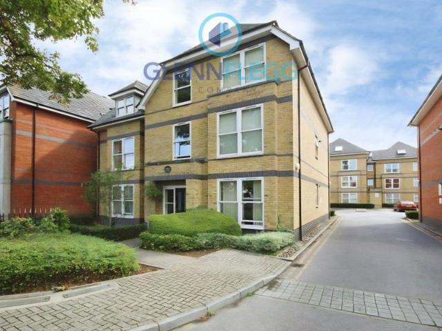 Apartment for rent in Row Town, Surrey