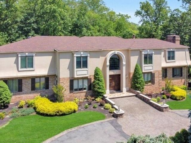 House for sale in Franklin Lakes