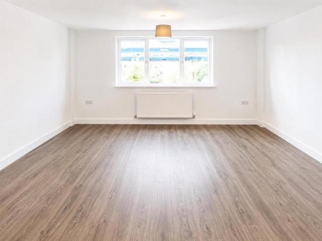 Apartment for rent in Heol-las, Surrey