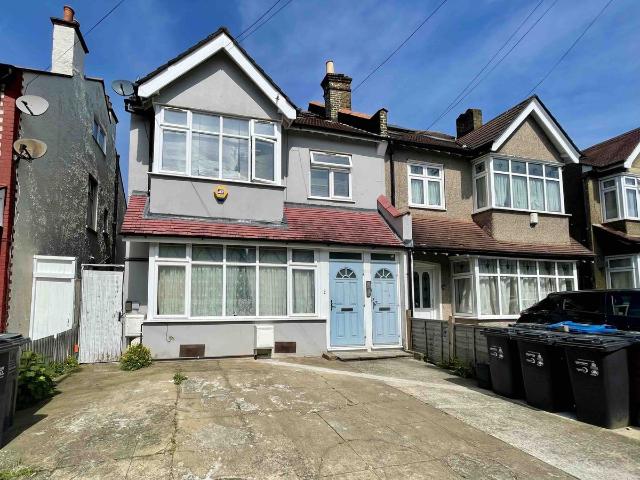 Studio for rent in London Borough of Croydon, Greater London