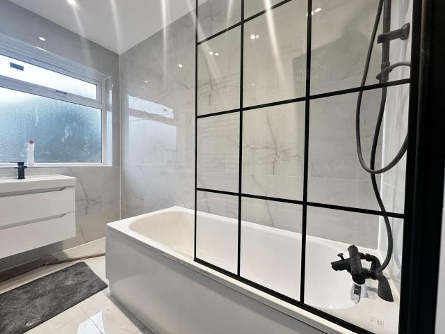Apartment for rent in Little Heath, Greater London