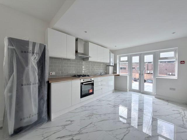 Apartment for rent in Summerstown, Greater London