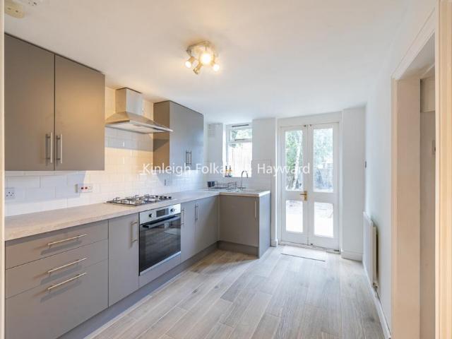 Apartment for rent in Summerstown, Greater London