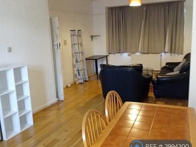 House for rent in Gants Hill, Greater London