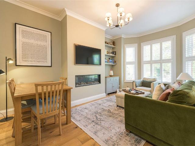 Apartment for rent in London Borough of Merton, Collier's Wood