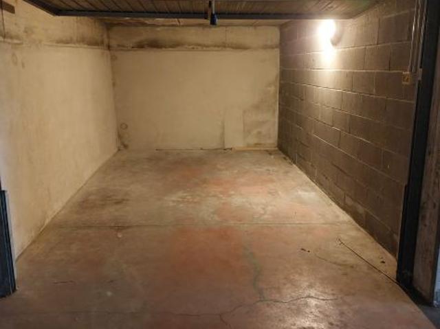 Box in affitto a Re, Italia