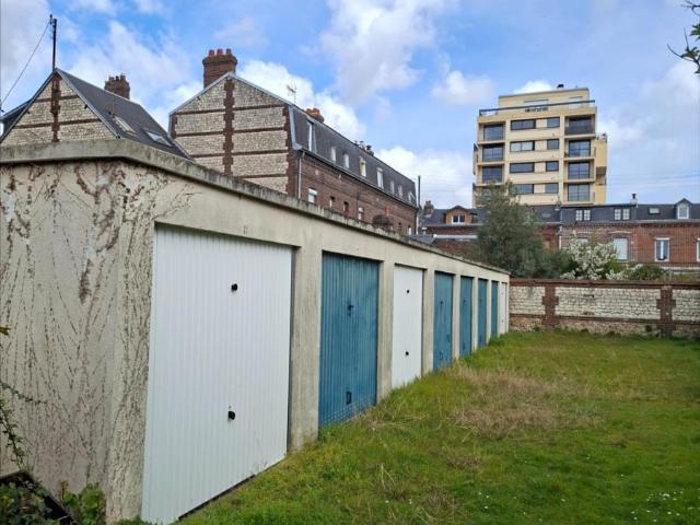Garage location à Coutances, Lessay