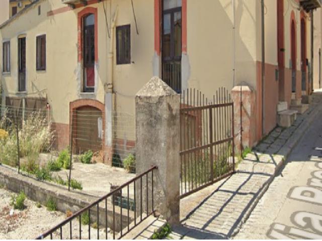 Box in affitto a Agnone, Molise