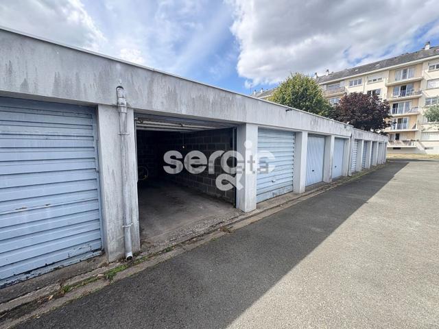 Garage vente à Justices - Madeleine - Saint-Léonard, Angers
