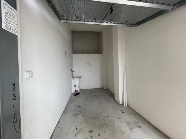 Box in affitto a Marina centro, Marche
