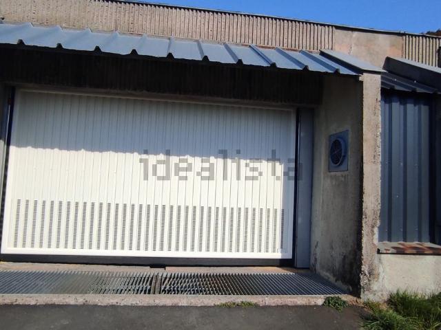 Garage vente à Besse, Besse-et-Saint-Anastaise