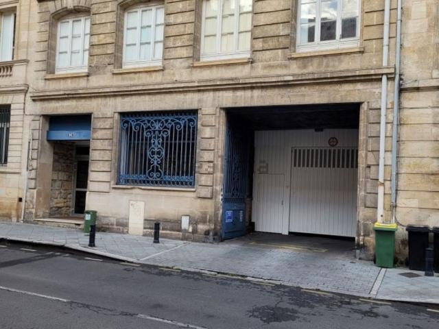 Garage vente à Bordeaux, Port de la Lune, Bordeaux