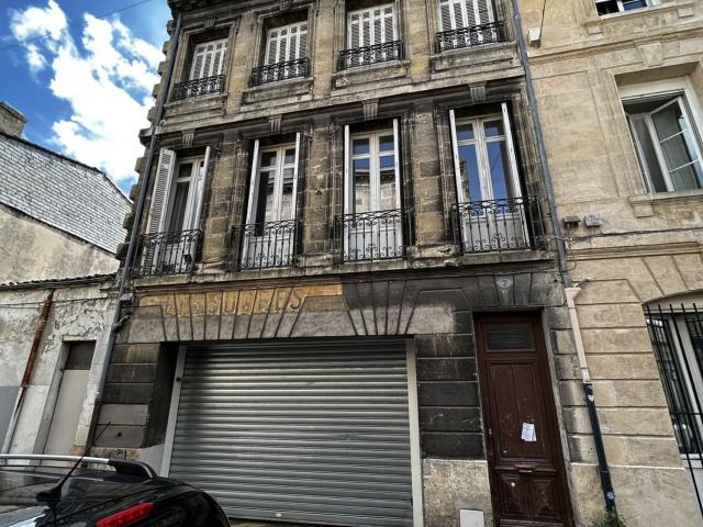 Garage vente à Les Pins-Francs, Bordeaux