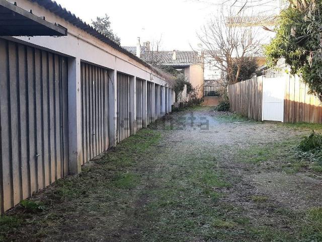 Garage vente à Bordeaux, Port de la Lune, Bordeaux