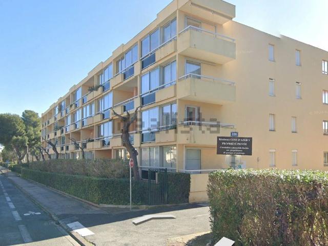 Garage vente à La Favière, Bormes-les-Mimosas
