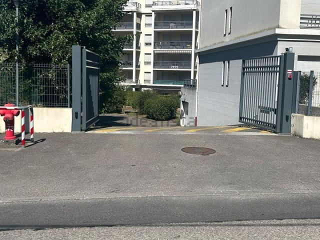 Garage location à Le Meynier, Maubec