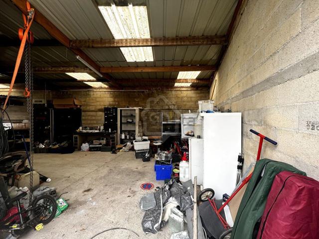 Garage vente à Mérard, Bury