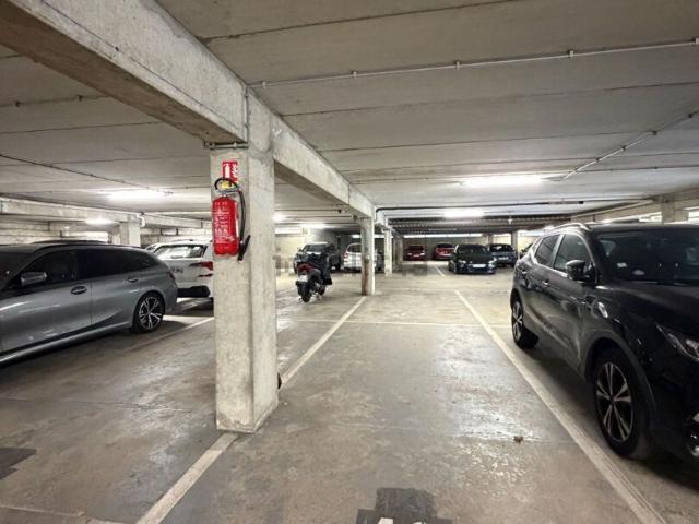 Garage location à Résistance, Chelles