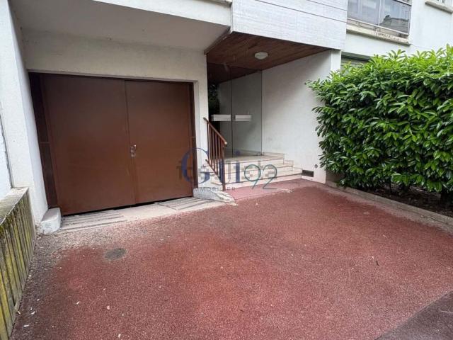 Garage vente à Clamart, Hauts-de-Seine