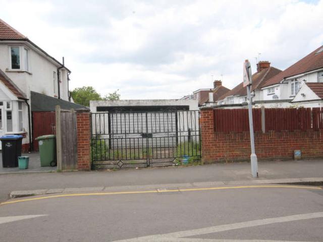 Park Home for rent in Alperton, Greater London