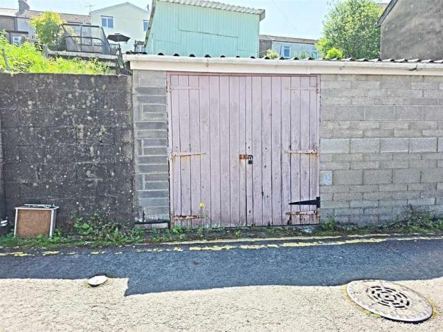 Park Home for sale in Pontypridd, Wales