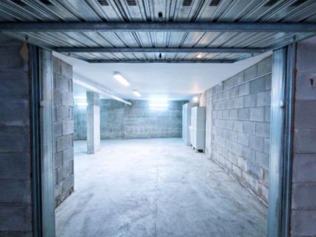 Box in vendita a Mondragone, Campania