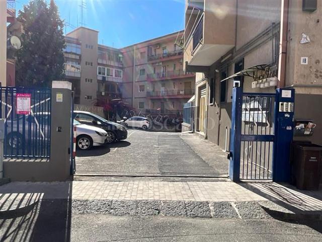 Box in vendita a Borgo-Sanzio, Catania