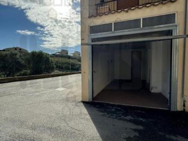 Box in vendita a Sperone, Messina