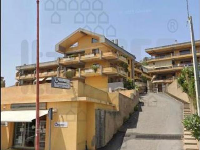 Box in vendita a Sperone, Messina
