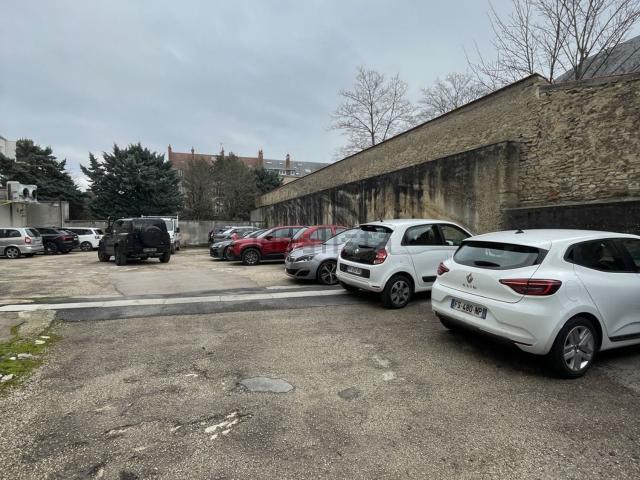 Garage vente à Faubourg Raines, Dijon