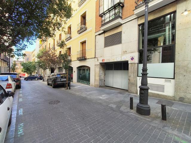Garaje en venta en Madrid, Cortes