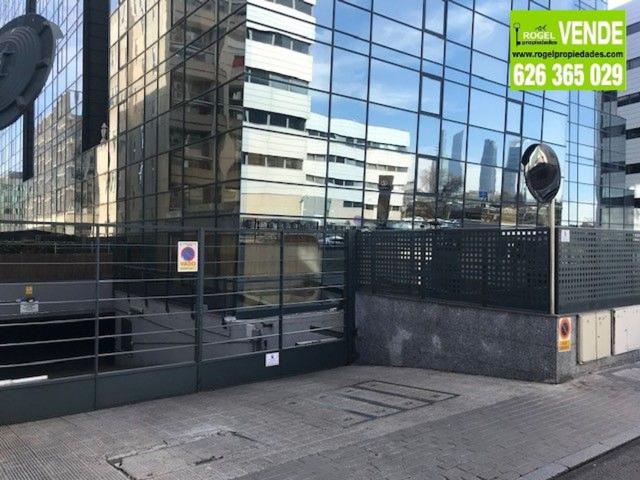 Garaje en venta en Madrid, Valdefuentes