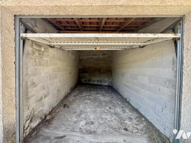 Garage vente à Arrondissement de Toulon, Le Beausset