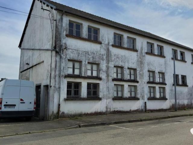 Garage vente à Châteaulin, Bretagne