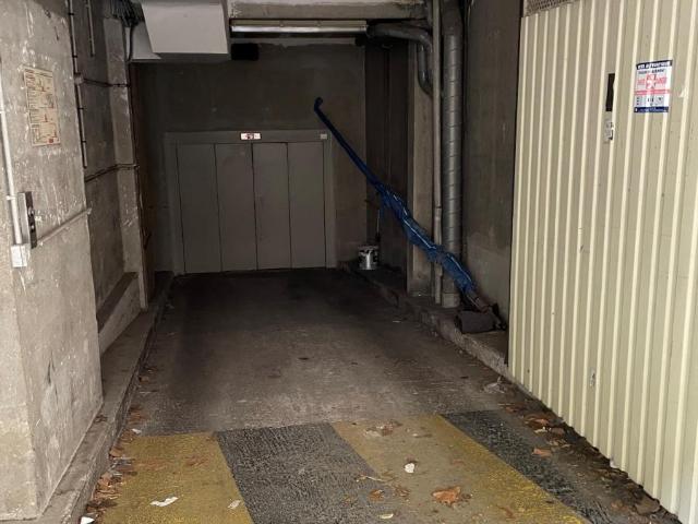 Garage vente à Paris, Île-de-France