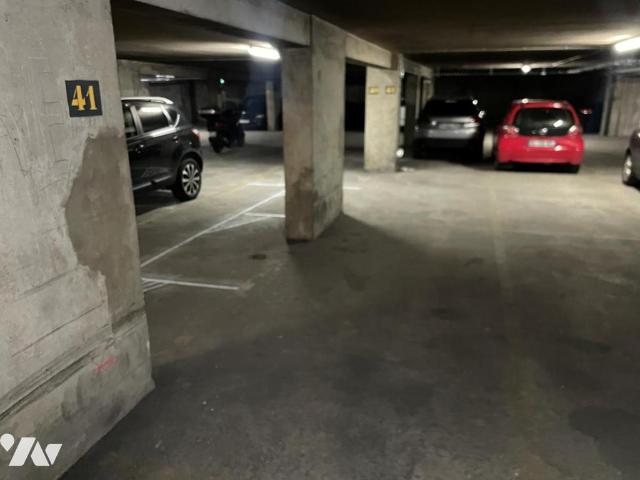 Garage vente à Paris, Île-de-France
