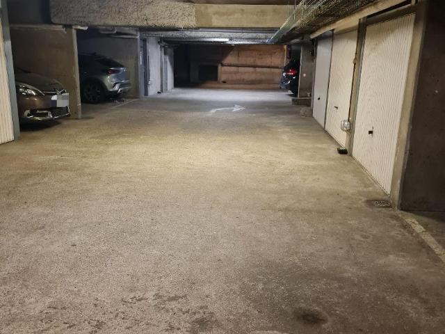 Garage vente à Paris, Île-de-France