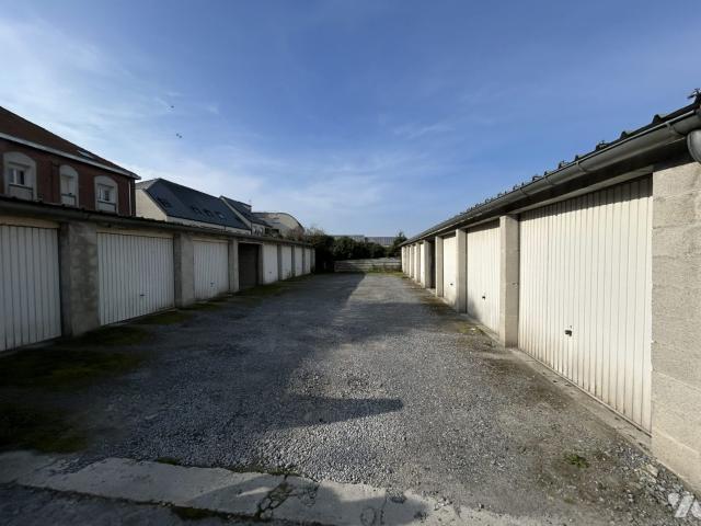Garage vente à Saint-Quentin, Saint-quentin