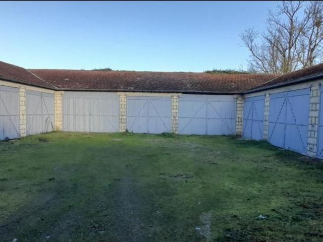 Garage vente à Saintes