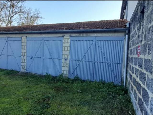 Garage vente à Saintes