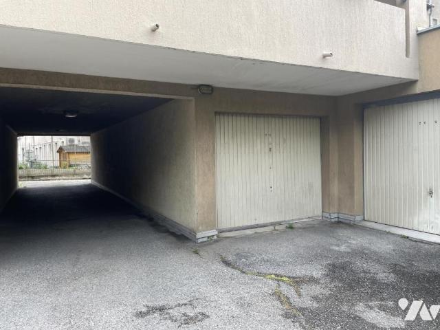 Garage vente à Valence