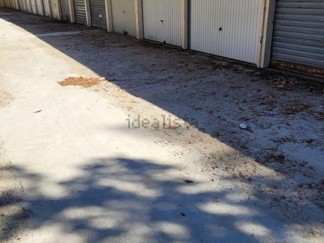 Garage vente à Les Aunettes, Évry-Courcouronnes